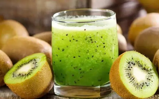 6 Reasons to Start Your Day with Kiwi and Chia Seed Juice 🍵✨