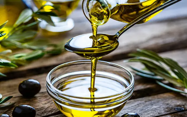 Olive Oil – The Golden Superfood for Health & How to Use It Effectively