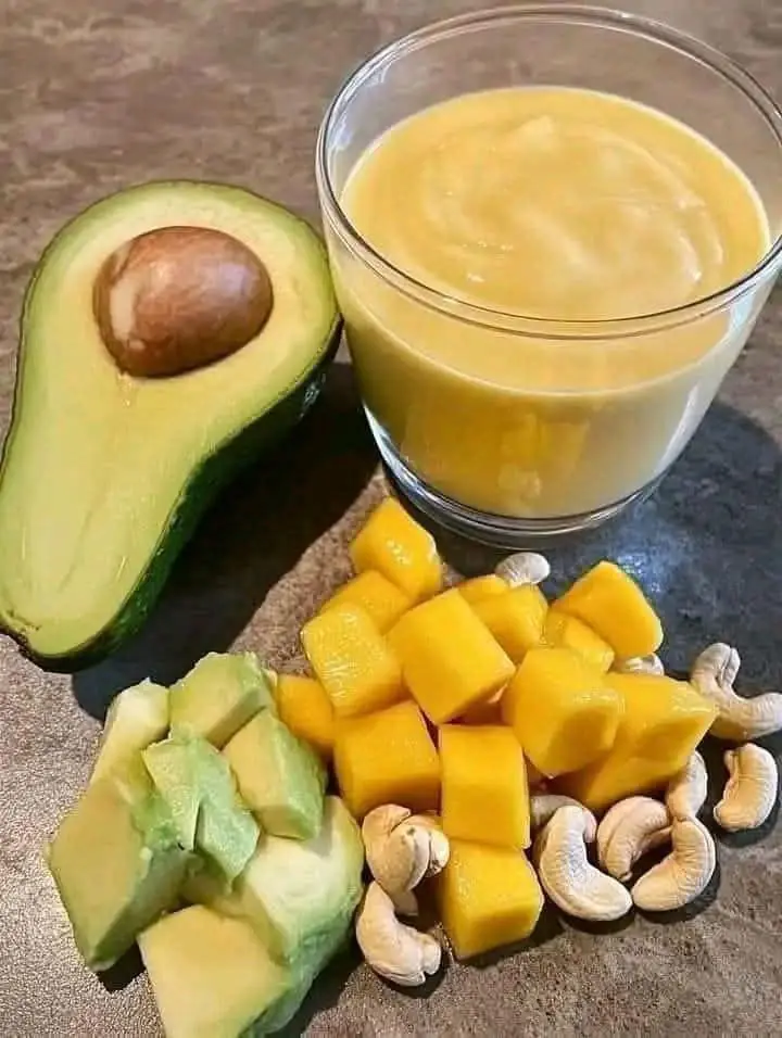 Banana Mango Avocado Smoothie 🍌🥭🥑