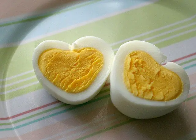 High-Cholesterol Foods" – Several Times More Than Egg Yolks! Avoid Them Early to Prevent Strokes