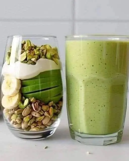 Creamy Pistachio Smoothie – A Nutty & Nourishing Treat! 🌿🥤