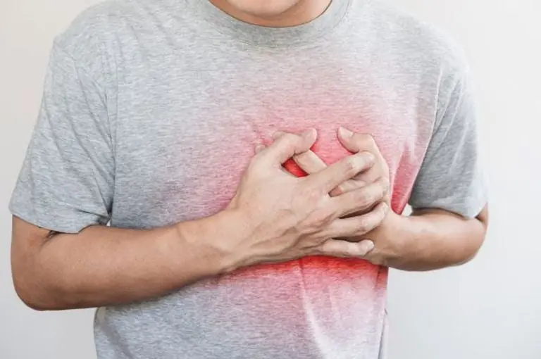 12 WARNING SIGNS OF A HEART ATTACK YOU SHOULD NOT IGNORE