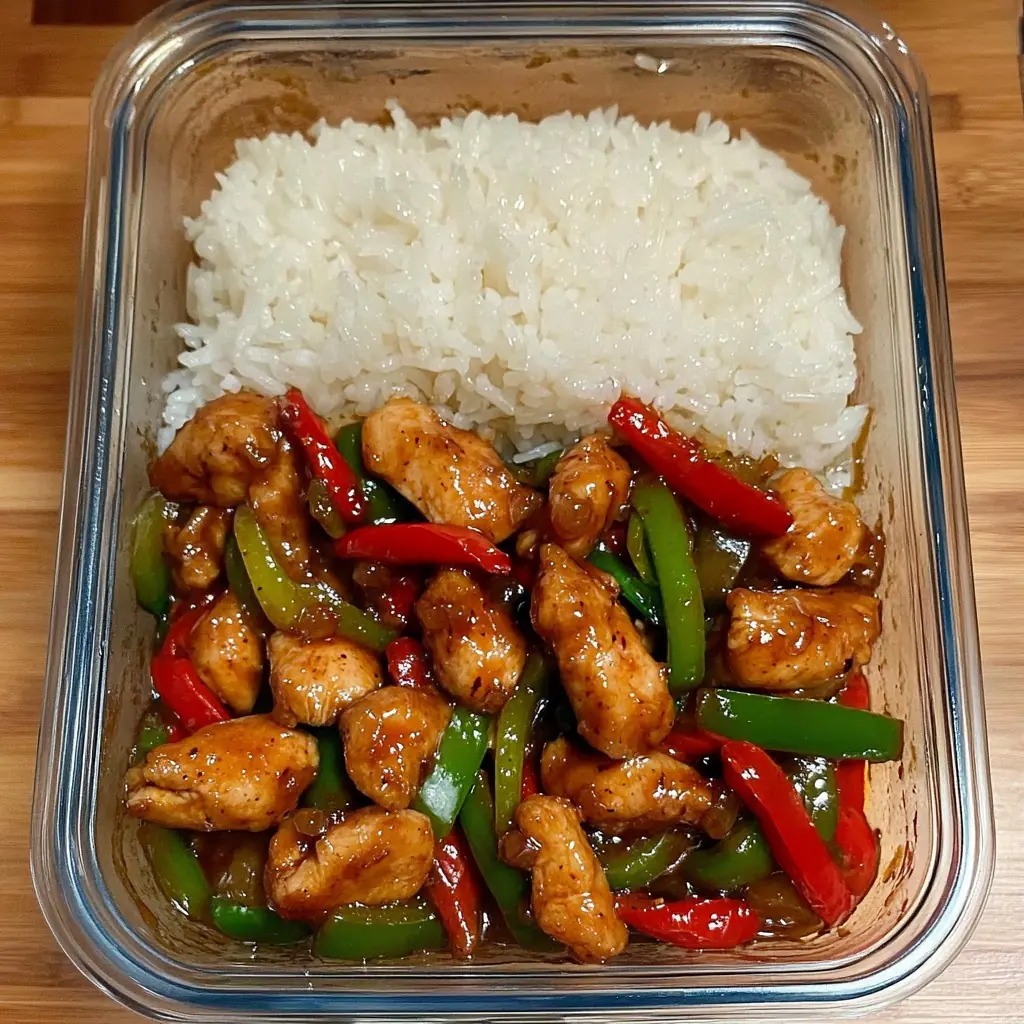 Sizzling Garlic Chicken Stir-Fry with Peppers & Steamed Rice 🥢🍛