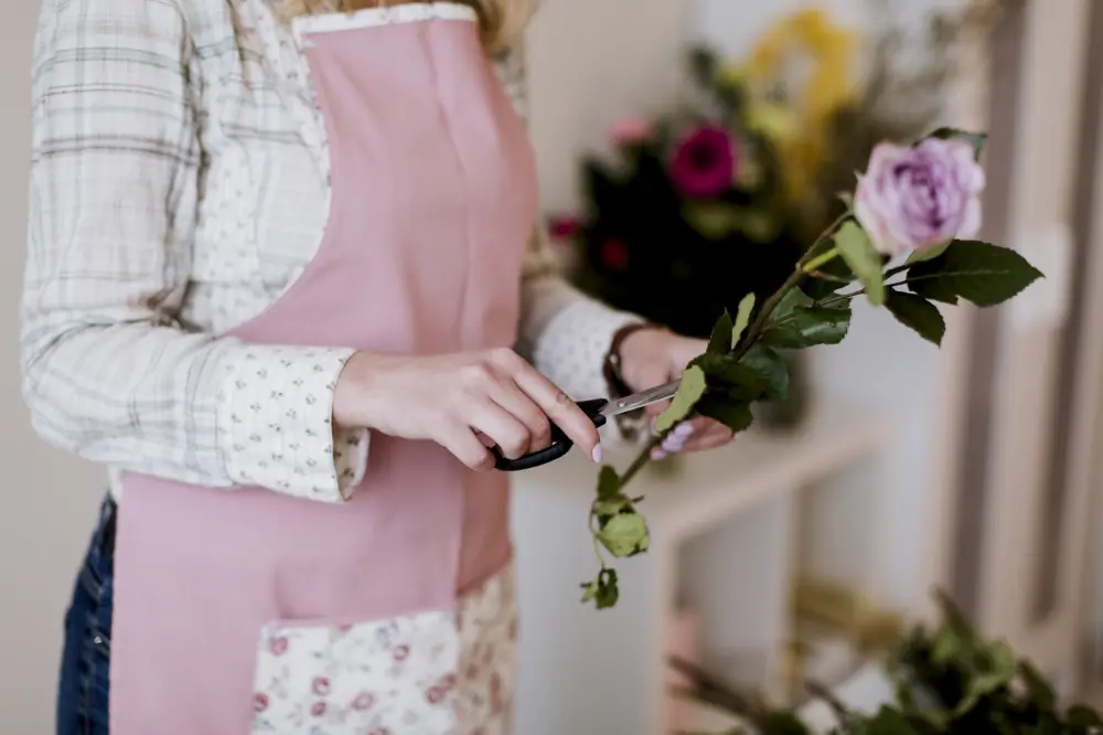 How to Keep Roses Fresh Longer in a Vase