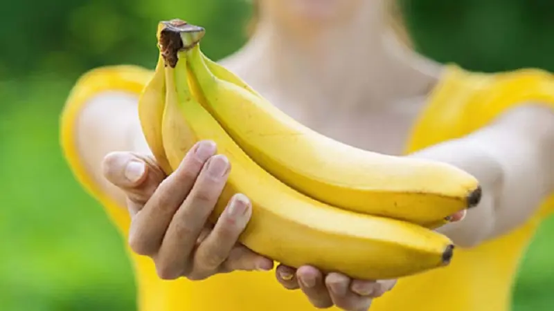 Can You Eat Bananas and Drink Milk on an Empty Stomach? The Truth and 5 Foods to Avoid When Hungry