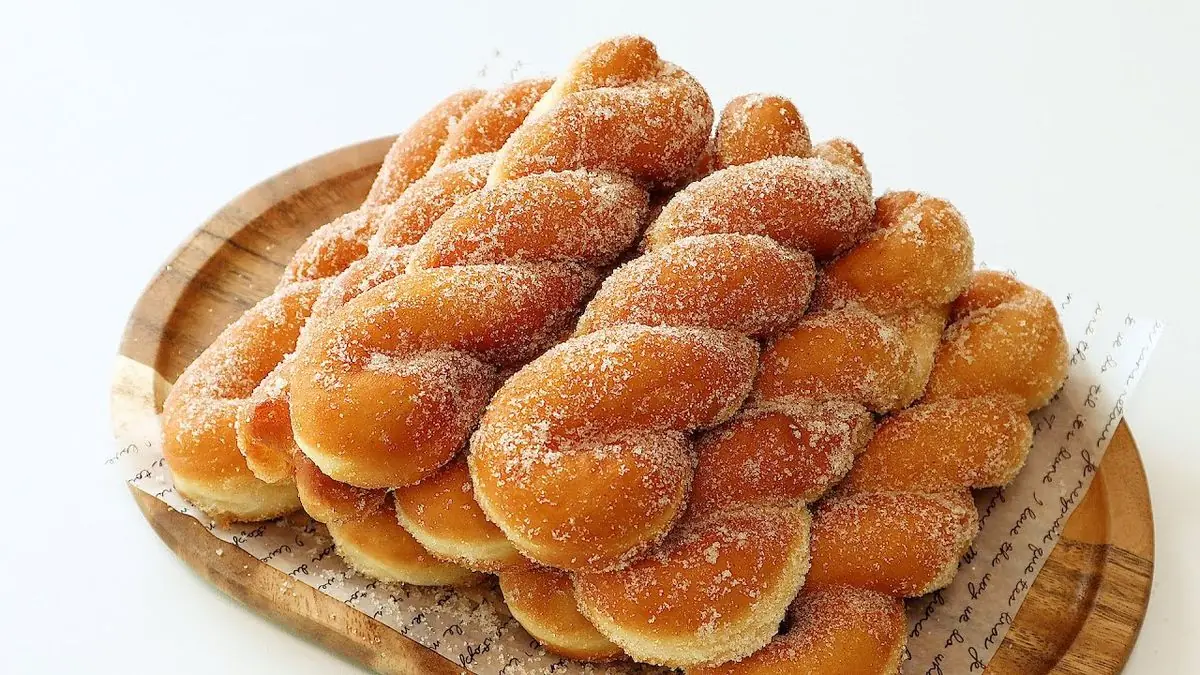 Twisted Doughnuts: Golden, Sweet, and Irresistibly Fluffy π©β¨