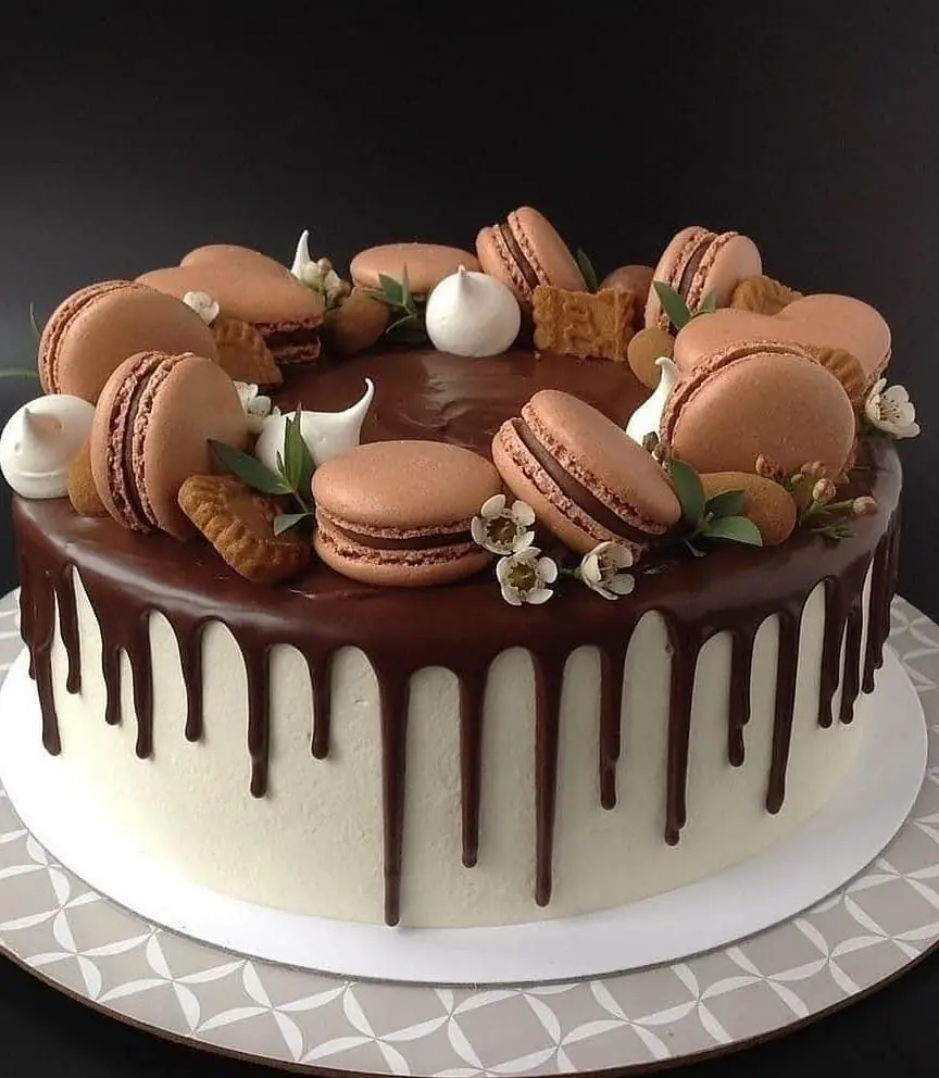 🍫 Chocolate Macaron Drip Cake Recipe