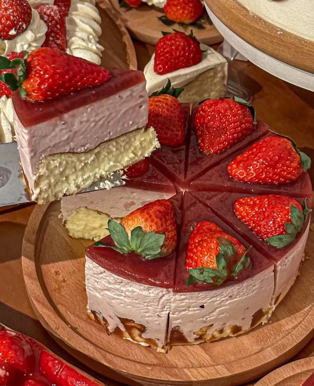 🍓 Classic Baked Strawberry Glazed Cheesecake with Fresh Strawberries