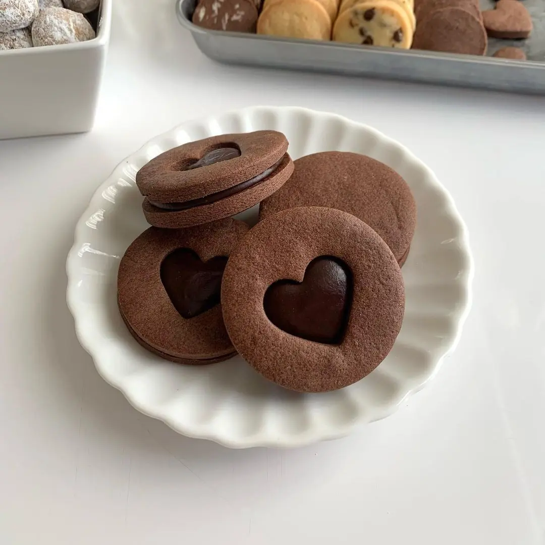🍫 Chocolate Heart Sandwich Cookies