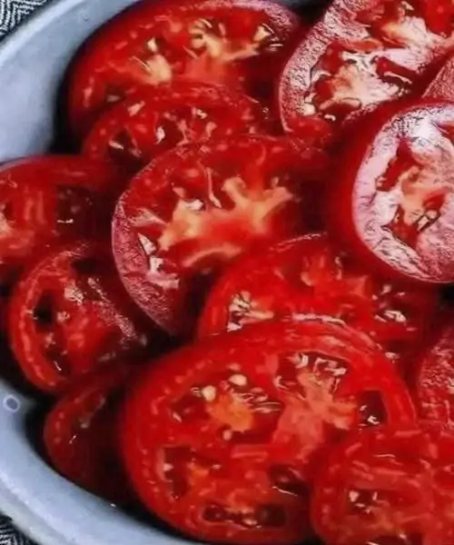 Eating Tomatoes: A Powerful Ally for Your Health and Your Kitchen